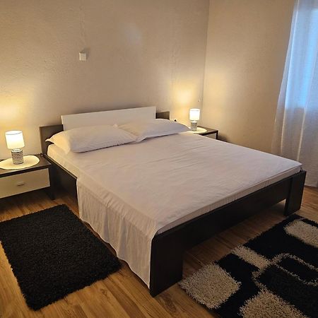 Apartments Lumi โรกอซนิซา ภายนอก รูปภาพ