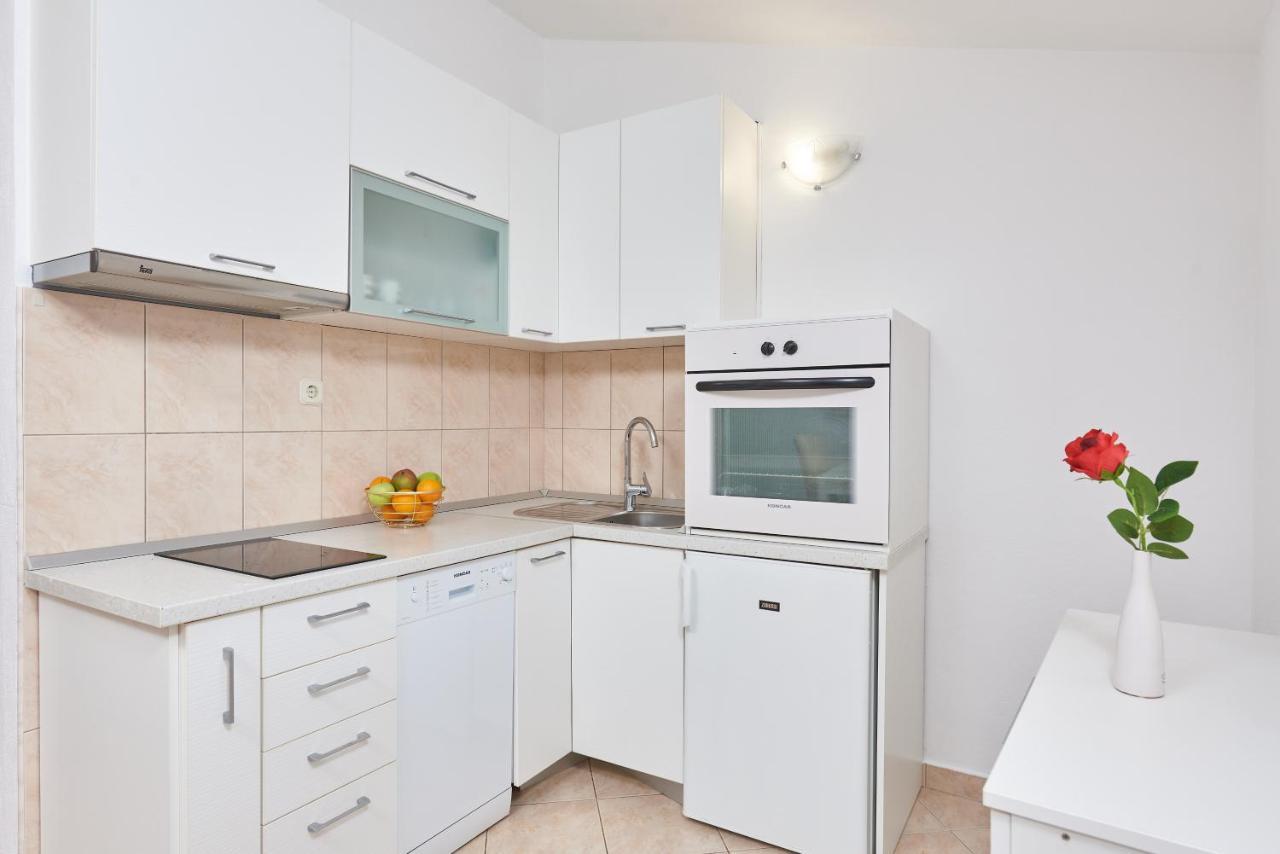 Apartments Lumi โรกอซนิซา ภายนอก รูปภาพ