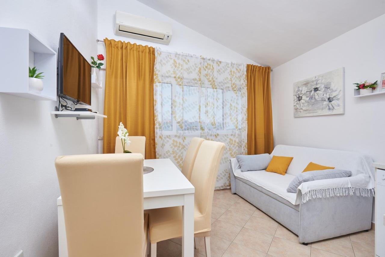 Apartments Lumi โรกอซนิซา ภายนอก รูปภาพ