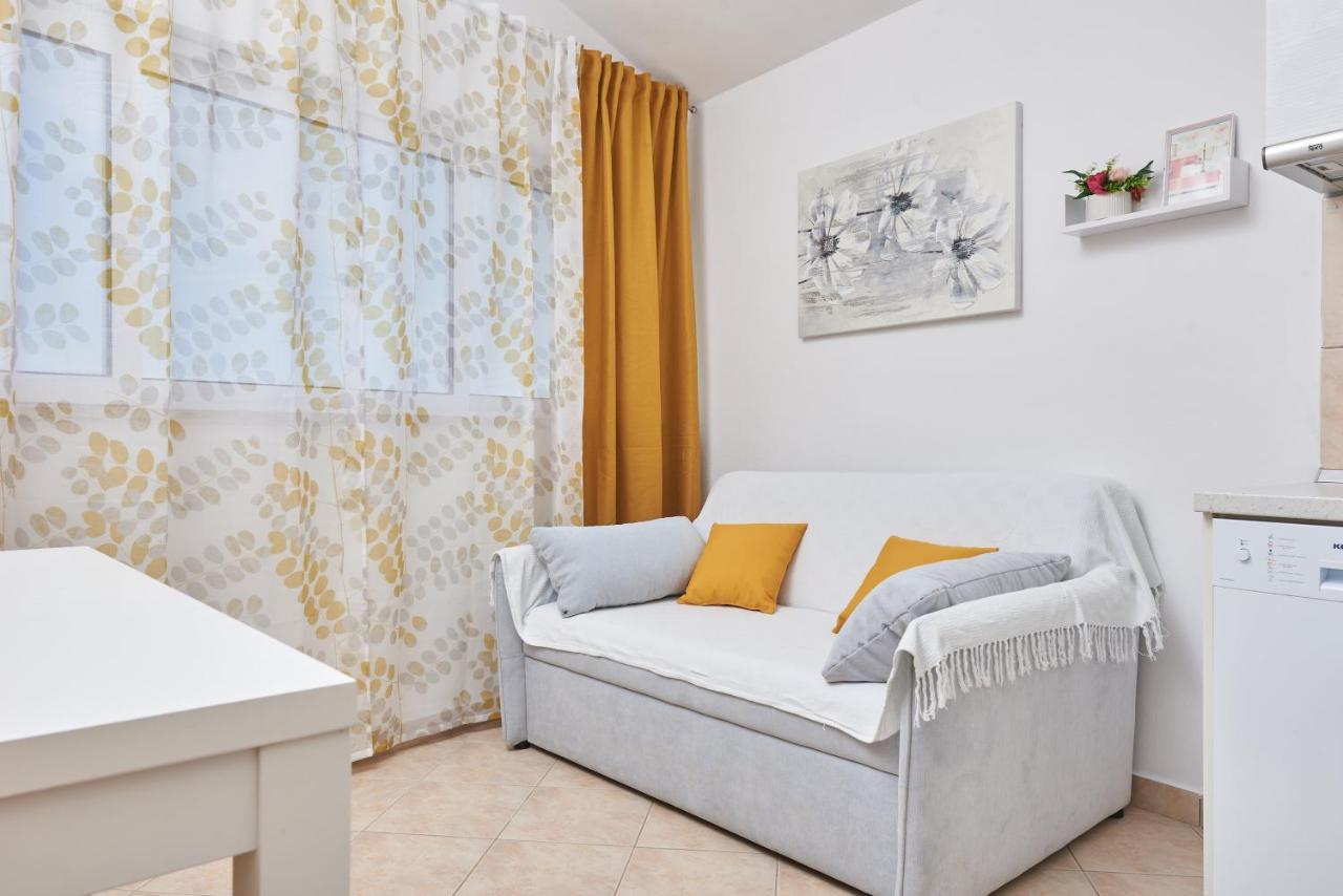 Apartments Lumi โรกอซนิซา ภายนอก รูปภาพ